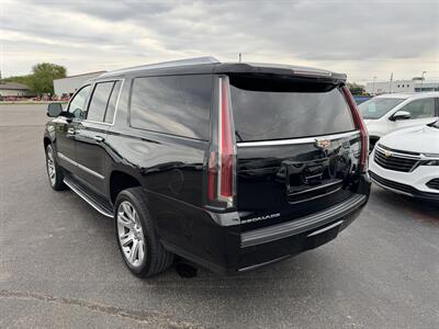 2019 Cadillac Escalade ESV Luxury - Photo 2 - Schoolcraft, MI 49087