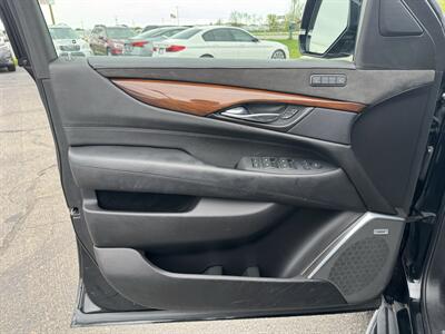 2019 Cadillac Escalade ESV Luxury - Photo 6 - Schoolcraft, MI 49087