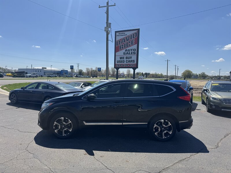 2017 Honda CR-V Touring   - Photo 1 - Schoolcraft, MI 49087