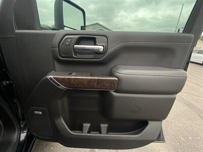 2020 GMC Sierra 2500HD Denali   - Photo 11 - Schoolcraft, MI 49087