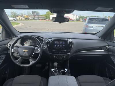 2023 Chevrolet Traverse LT Cloth   - Photo 19 - Schoolcraft, MI 49087
