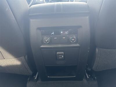 2023 Chevrolet Traverse LT Cloth   - Photo 23 - Schoolcraft, MI 49087