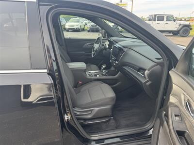 2023 Chevrolet Traverse LT Cloth   - Photo 31 - Schoolcraft, MI 49087