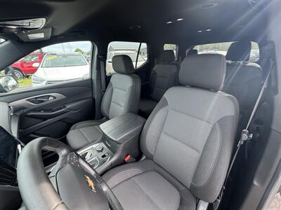 2023 Chevrolet Traverse LT Cloth   - Photo 8 - Schoolcraft, MI 49087