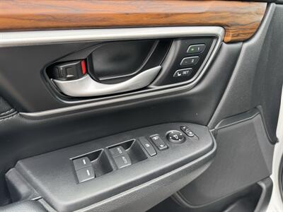 2022 Honda CR-V Hybrid Touring   - Photo 7 - Schoolcraft, MI 49087