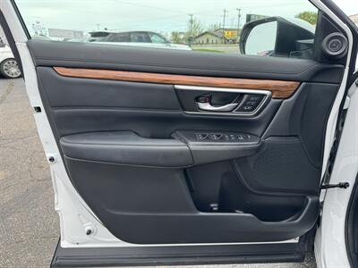 2022 Honda CR-V Hybrid Touring   - Photo 6 - Schoolcraft, MI 49087