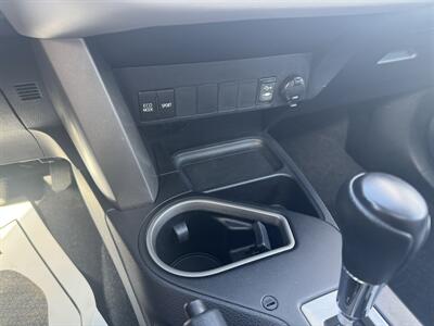 2017 Toyota RAV4 XLE   - Photo 15 - Schoolcraft, MI 49087