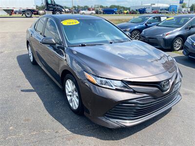 2019 Toyota Camry LE   - Photo 2 - Schoolcraft, MI 49087