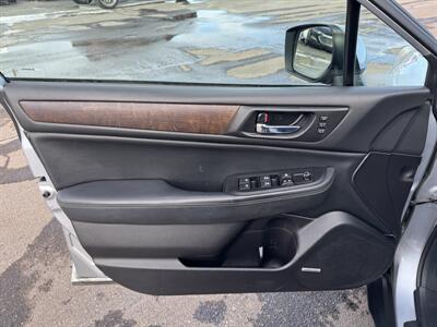 2017 Subaru Outback 2.5i Limited   - Photo 6 - Schoolcraft, MI 49087