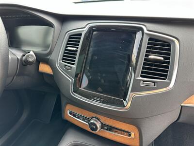 2022 Volvo XC90 Recharge T8 Inscription Expression   - Photo 18 - Schoolcraft, MI 49087