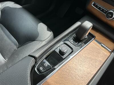 2022 Volvo XC90 Recharge T8 Inscription Expression   - Photo 22 - Schoolcraft, MI 49087