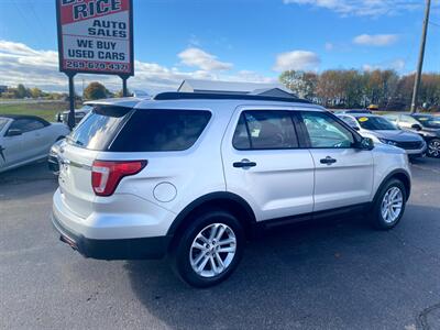 2017 Ford Explorer XL   - Photo 9 - Schoolcraft, MI 49087