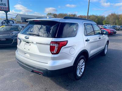 2017 Ford Explorer XL   - Photo 8 - Schoolcraft, MI 49087