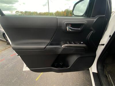 2017 Toyota Tacoma TRD Off-Road   - Photo 21 - Schoolcraft, MI 49087