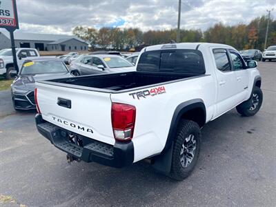 2017 Toyota Tacoma TRD Off-Road   - Photo 8 - Schoolcraft, MI 49087