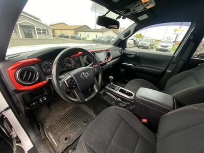 2017 Toyota Tacoma TRD Off-Road   - Photo 24 - Schoolcraft, MI 49087