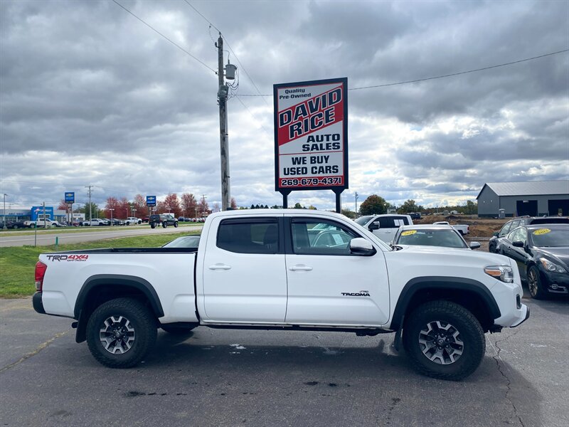 2017 Toyota Tacoma TRD Off-Road   - Photo 1 - Schoolcraft, MI 49087