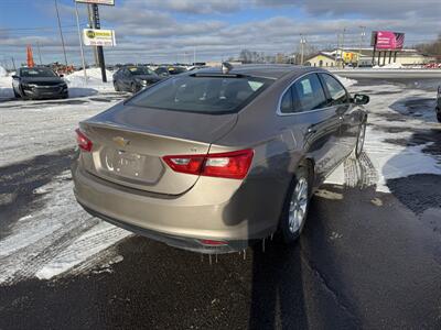 2023 Chevrolet Malibu LT   - Photo 3 - Schoolcraft, MI 49087