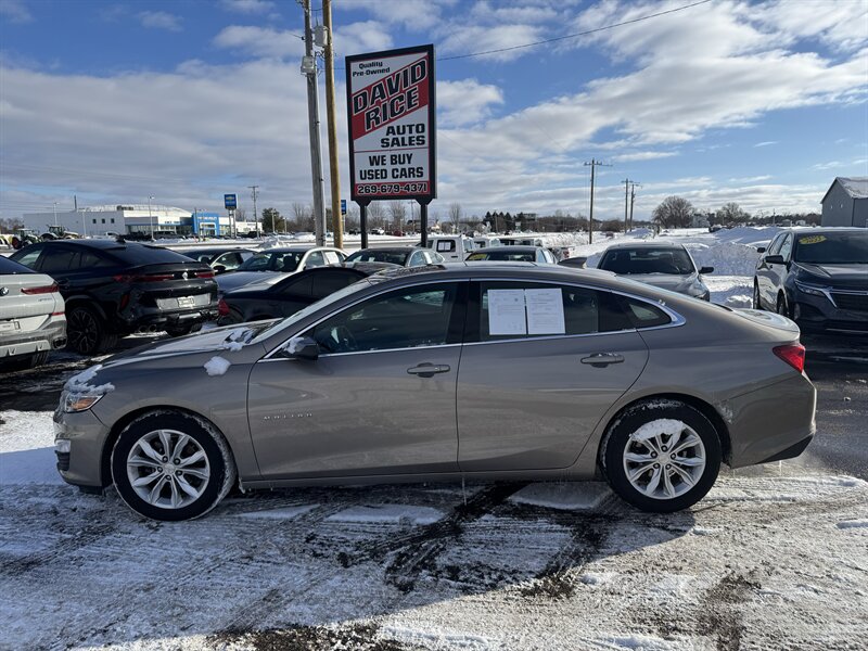 2023 Chevrolet Malibu LT   - Photo 1 - Schoolcraft, MI 49087