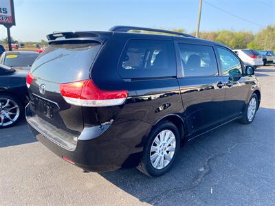 2014 Toyota Sienna LE 7-Passenger   - Photo 7 - Schoolcraft, MI 49087