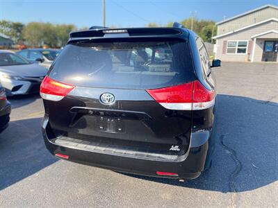 2014 Toyota Sienna LE 7-Passenger   - Photo 6 - Schoolcraft, MI 49087