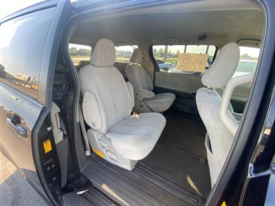 2014 Toyota Sienna LE 7-Passenger   - Photo 10 - Schoolcraft, MI 49087