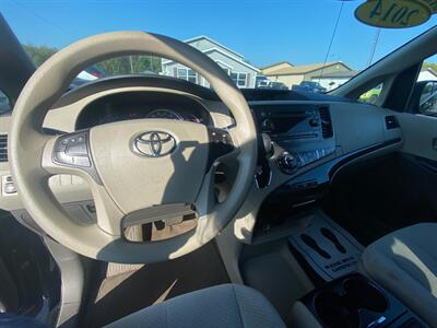 2014 Toyota Sienna LE 7-Passenger   - Photo 20 - Schoolcraft, MI 49087