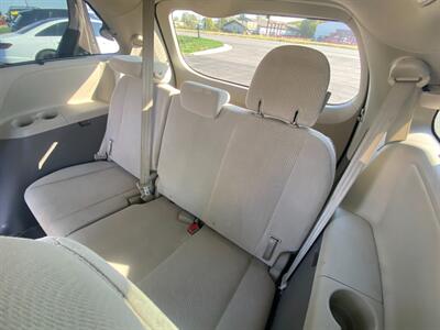 2014 Toyota Sienna LE 7-Passenger   - Photo 15 - Schoolcraft, MI 49087