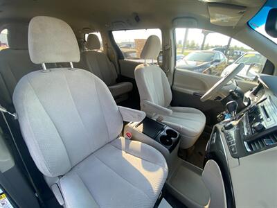 2014 Toyota Sienna LE 7-Passenger   - Photo 9 - Schoolcraft, MI 49087
