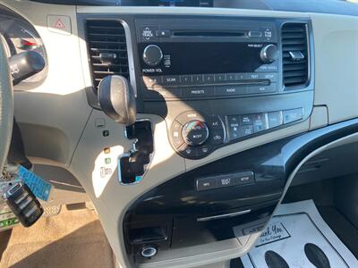 2014 Toyota Sienna LE 7-Passenger   - Photo 24 - Schoolcraft, MI 49087