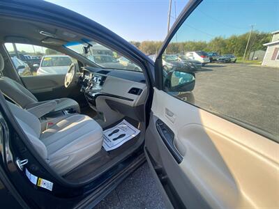 2014 Toyota Sienna LE 7-Passenger   - Photo 8 - Schoolcraft, MI 49087