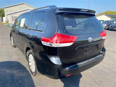2014 Toyota Sienna LE 7-Passenger   - Photo 4 - Schoolcraft, MI 49087