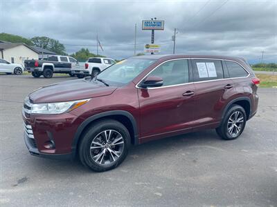 2018 Toyota Highlander LE   - Photo 6 - Schoolcraft, MI 49087