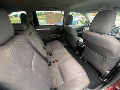 2018 Toyota Highlander LE   - Photo 21 - Schoolcraft, MI 49087