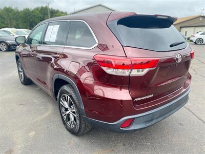 2018 Toyota Highlander LE   - Photo 7 - Schoolcraft, MI 49087
