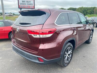 2018 Toyota Highlander LE   - Photo 9 - Schoolcraft, MI 49087