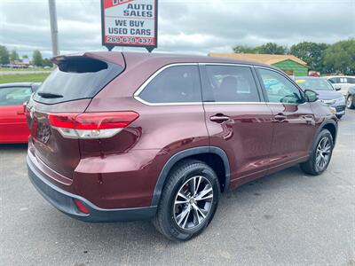 2018 Toyota Highlander LE   - Photo 10 - Schoolcraft, MI 49087