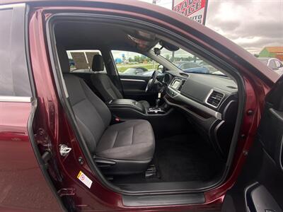 2018 Toyota Highlander LE   - Photo 14 - Schoolcraft, MI 49087