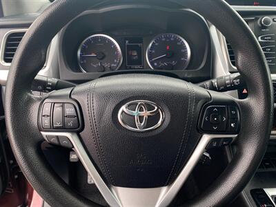 2018 Toyota Highlander LE   - Photo 37 - Schoolcraft, MI 49087
