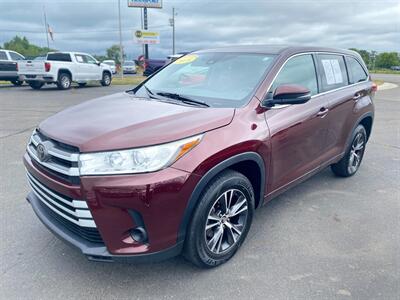 2018 Toyota Highlander LE   - Photo 5 - Schoolcraft, MI 49087