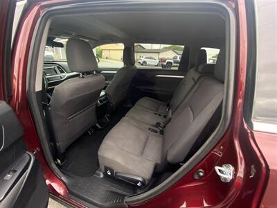 2018 Toyota Highlander LE   - Photo 28 - Schoolcraft, MI 49087
