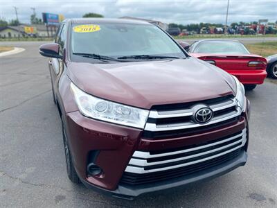 2018 Toyota Highlander LE   - Photo 3 - Schoolcraft, MI 49087