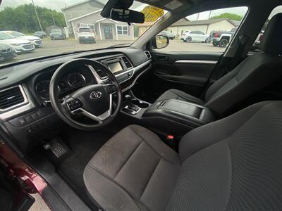 2018 Toyota Highlander LE   - Photo 34 - Schoolcraft, MI 49087