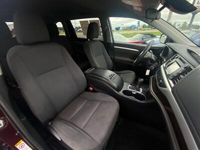 2018 Toyota Highlander LE   - Photo 15 - Schoolcraft, MI 49087