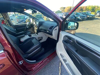 2020 Dodge Grand Caravan SXT   - Photo 7 - Schoolcraft, MI 49087