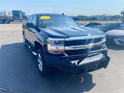 2018 Chevrolet Silverado 1500 LT   - Photo 2 - Schoolcraft, MI 49087
