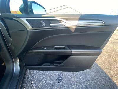 2020 Ford Fusion SE   - Photo 9 - Schoolcraft, MI 49087