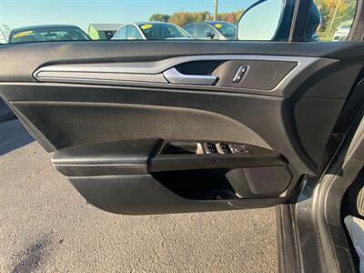 2020 Ford Fusion SE   - Photo 23 - Schoolcraft, MI 49087