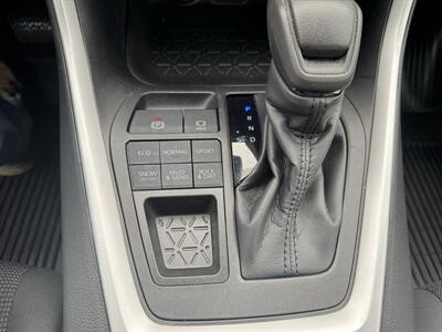 2022 Toyota RAV4 LE   - Photo 16 - Schoolcraft, MI 49087