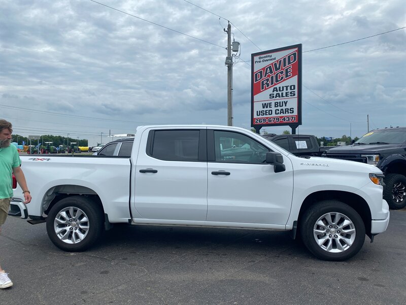 2024 Chevrolet Silverado 1500 Custom - Photo 1 - Schoolcraft, MI 49087